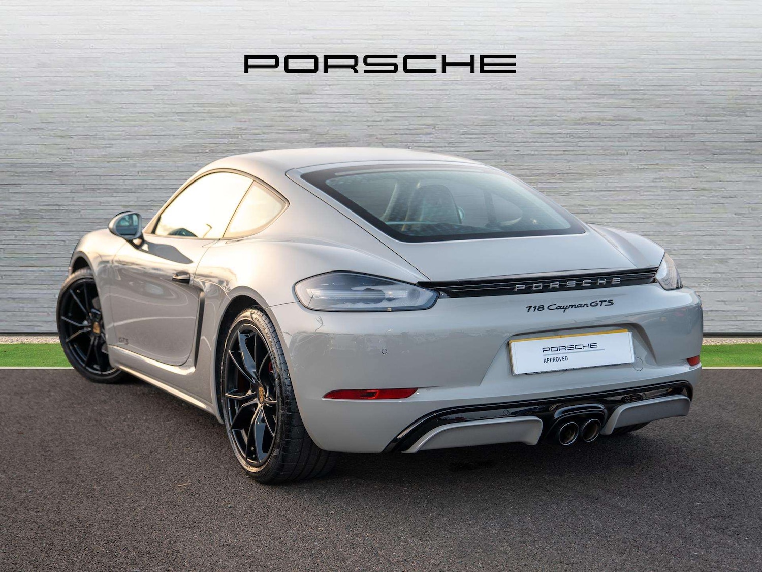 Used Porsche Cayman 2019 for sale - 77810979: Photo 2