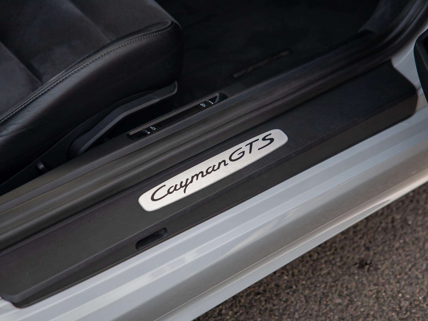 Used Porsche Cayman 2019 for sale - 77810979: Photo 35