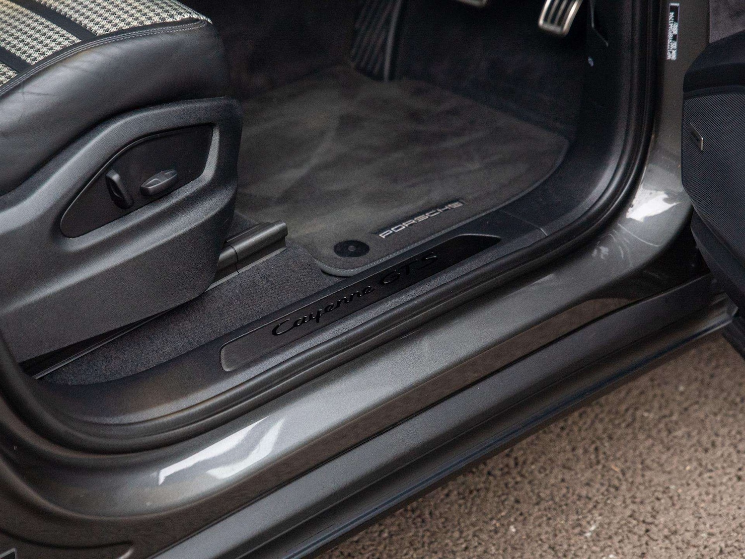 Used Porsche Cayenne 2023 for sale - 76540887: Photo 33