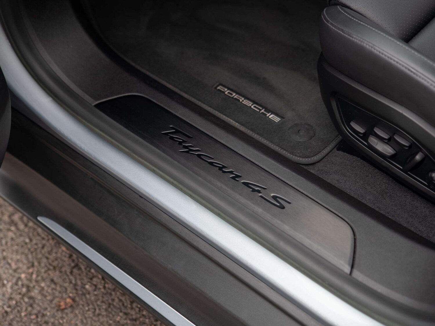 Used Porsche Taycan 2023 for sale - 77414544: Photo 24