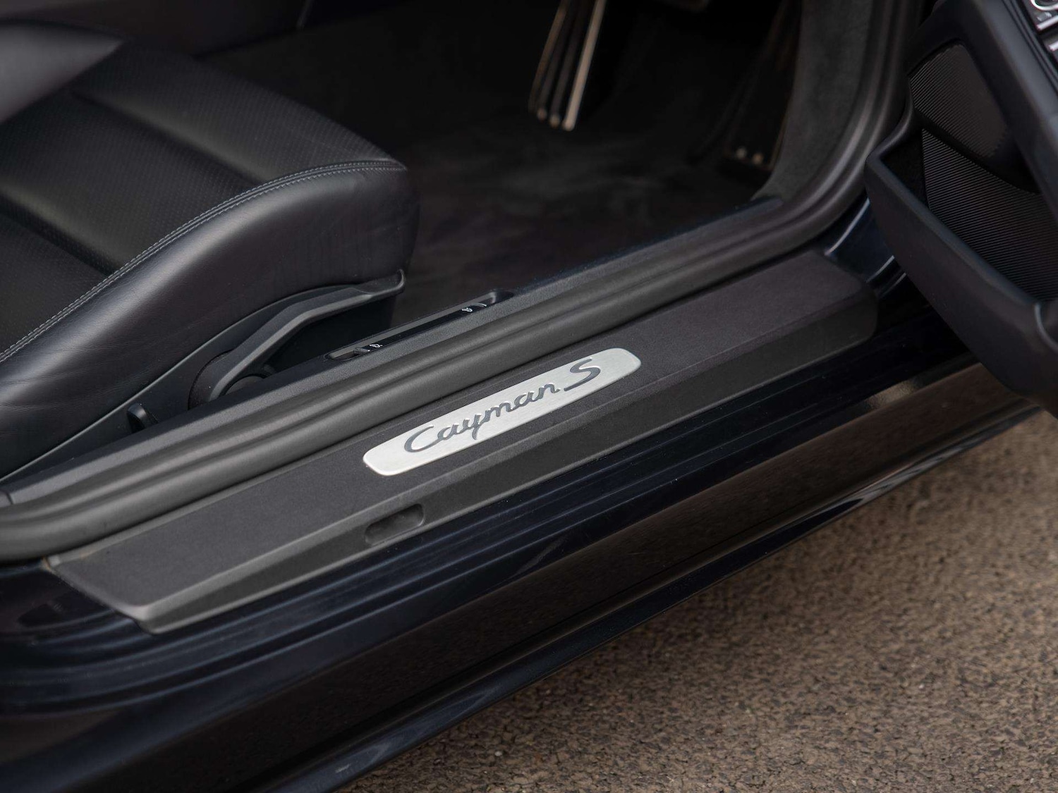 Used Porsche Cayman 2019 for sale - 76435711: Photo 32