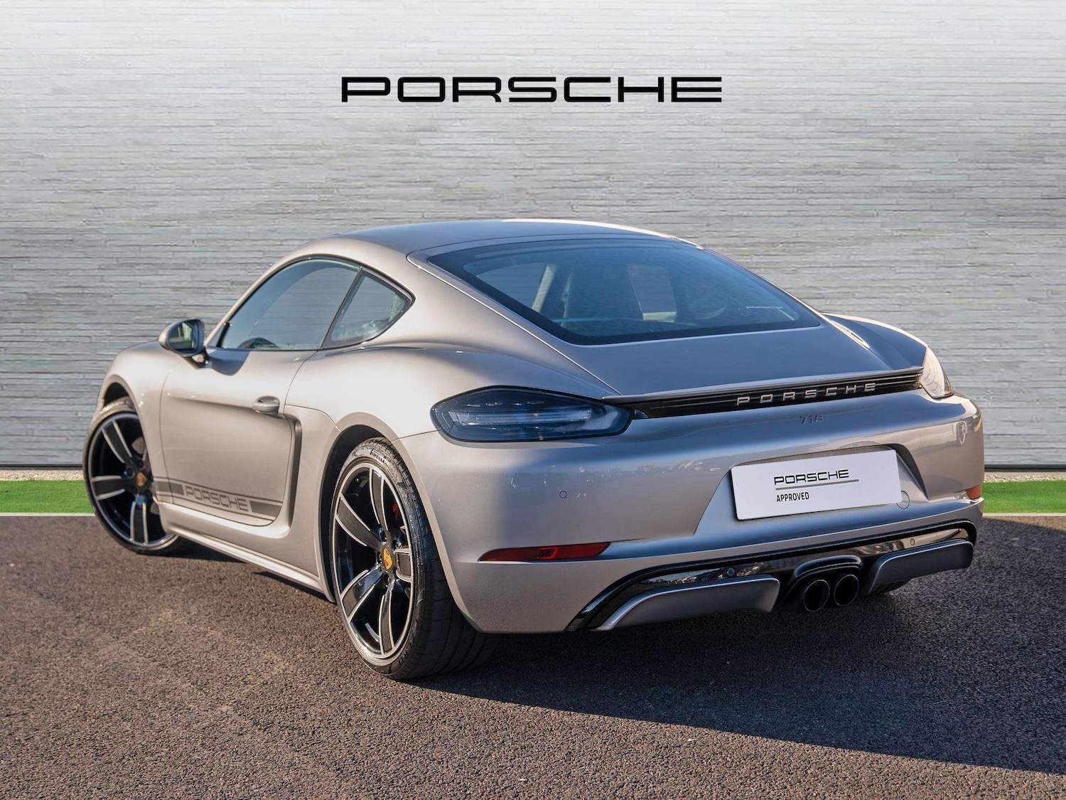 Used Porsche Cayman 2018 for sale - 77996122: Photo 2