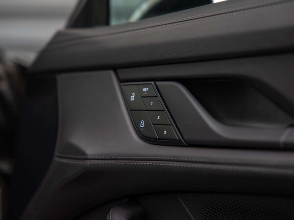 Used Porsche Taycan 2022 for sale - 76230327: Photo 27