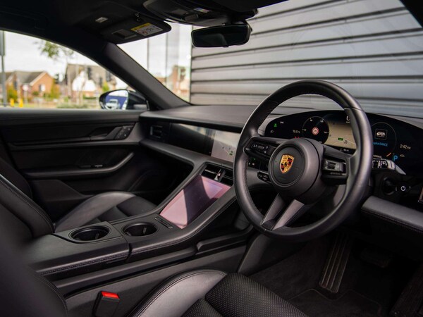 Used Porsche Taycan 2022 for sale - 76230327: Photo 8