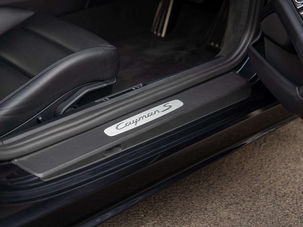 Used Porsche Cayman 2019 for sale - 76230376: Photo 32
