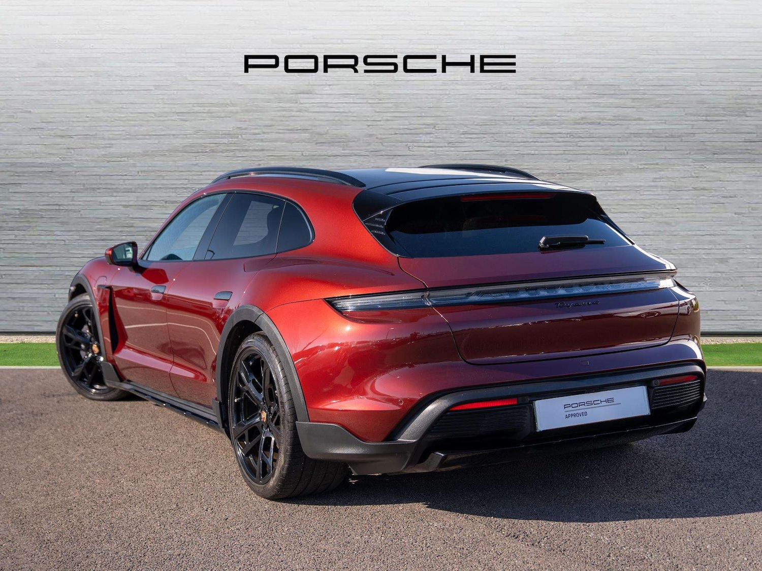 Used Porsche Taycan 2022 for sale - 77811088: Photo 2