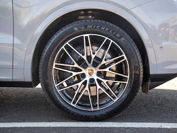 Used Porsche Cayenne 2025 for sale - 75217492: Photo