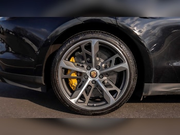 Used Porsche Taycan 2022 for sale - 76411304: Photo