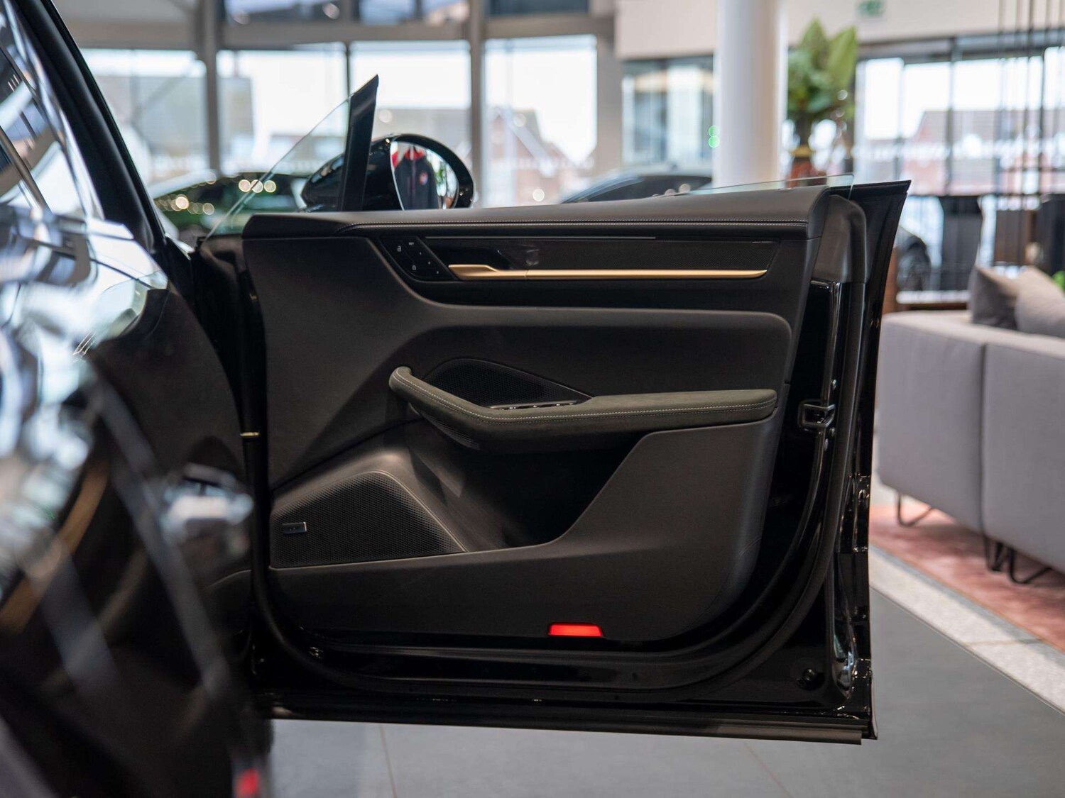 Used Porsche Macan 2026 for sale - 77527136: Photo 18