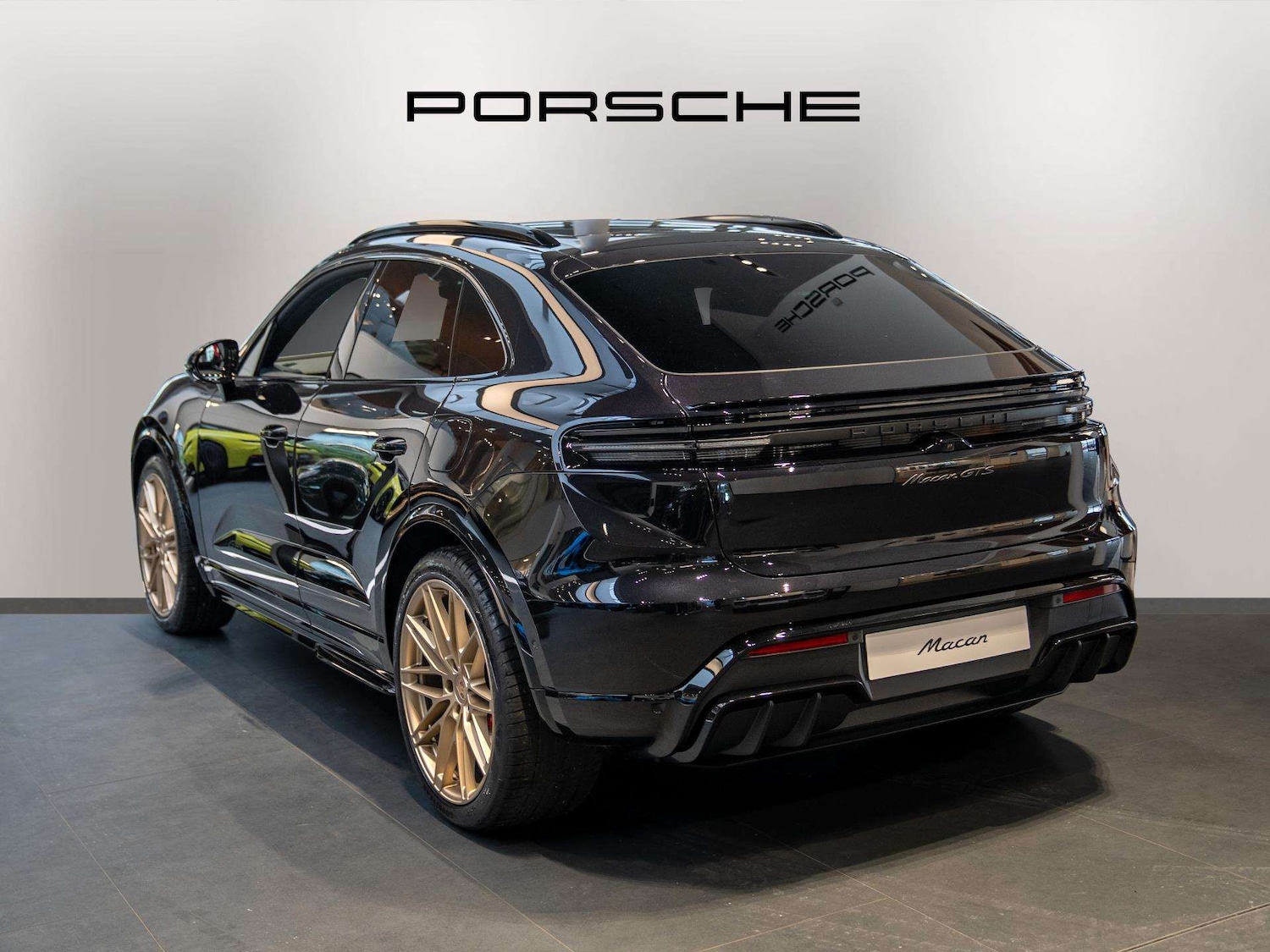 Used Porsche Macan 2026 for sale - 77527136: Photo 2