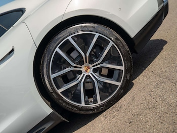 Used Porsche Taycan 2025 for sale - 79027785: Photo