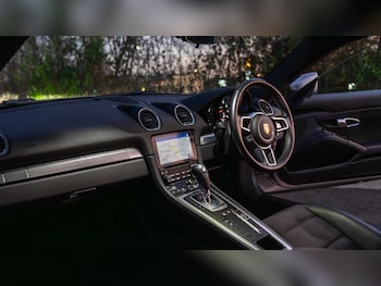 Used Porsche Cayman 2018 for sale - 77527106: Photo