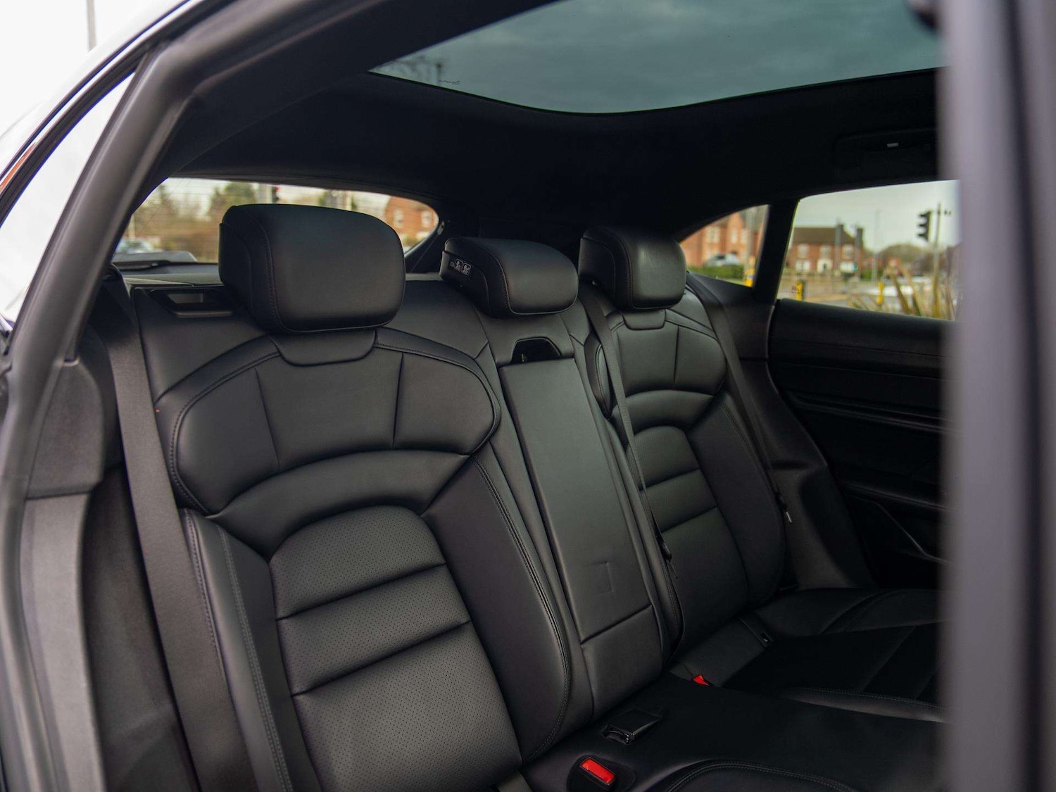 Used Porsche Taycan 2023 for sale - 77134900: Photo 11