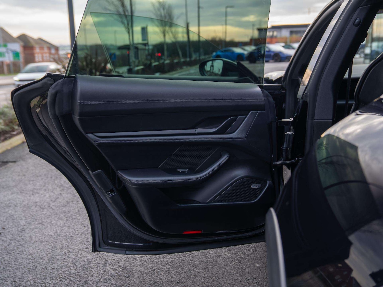 Used Porsche Taycan 2023 for sale - 77134900: Photo 35