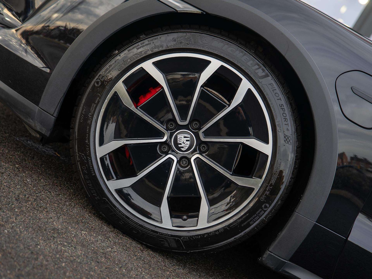 Used Porsche Taycan 2023 for sale - 77134900: Photo 4