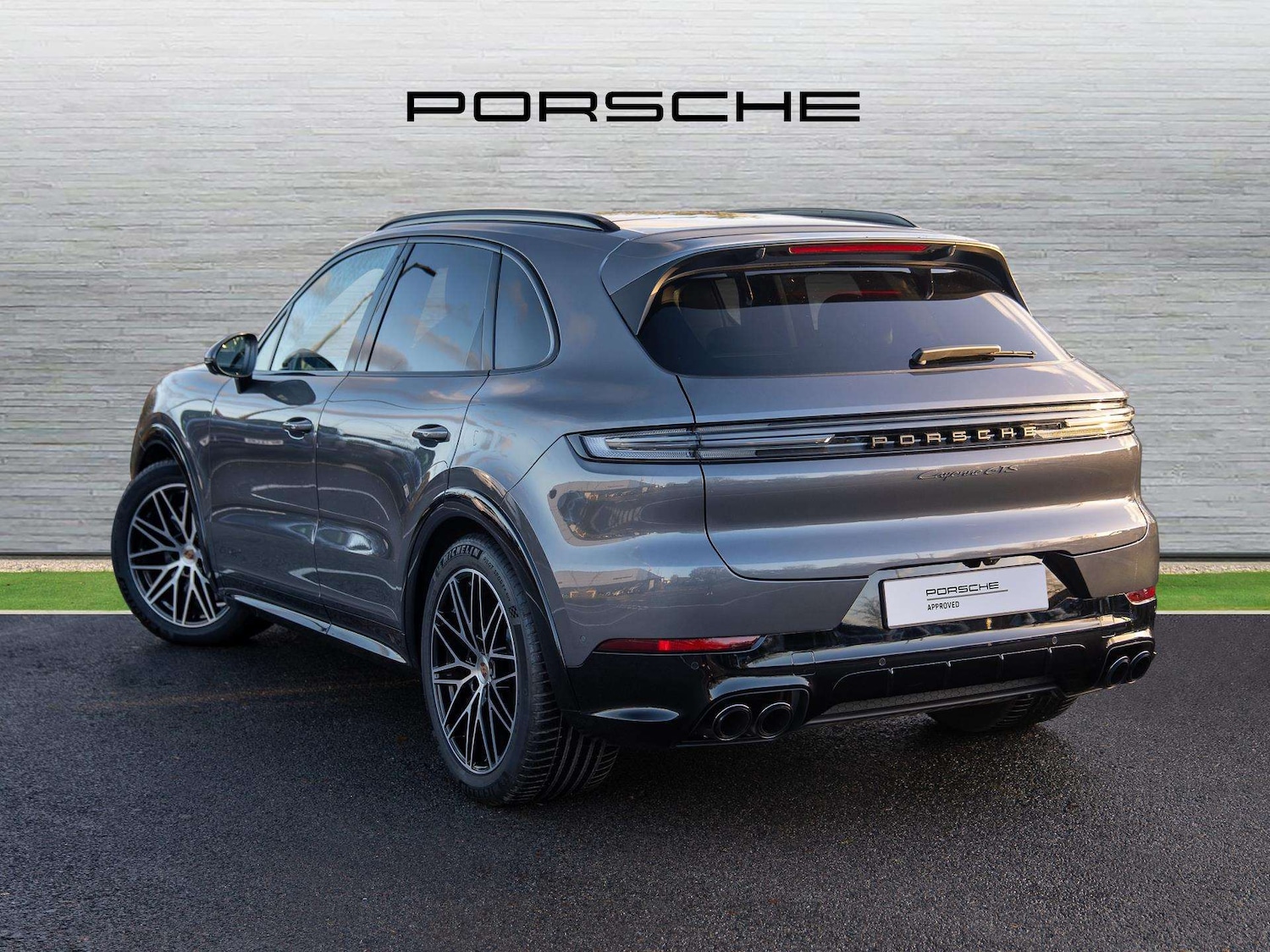 Used Porsche Cayenne 2025 for sale - 76978873: Photo 2