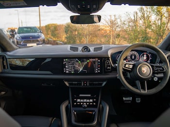 Used Porsche Cayenne 2025 for sale - 76978873: Photo