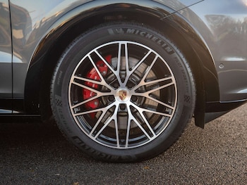 Used Porsche Cayenne 2025 for sale - 76978873: Photo