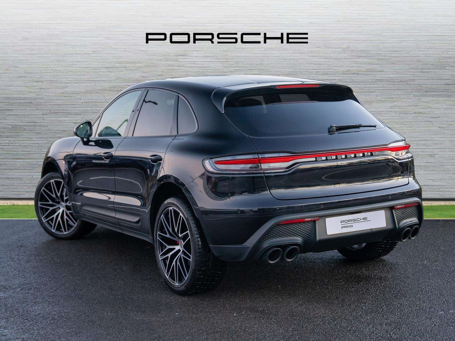 Used Porsche Macan 2022 for sale - 76705142: Photo 2