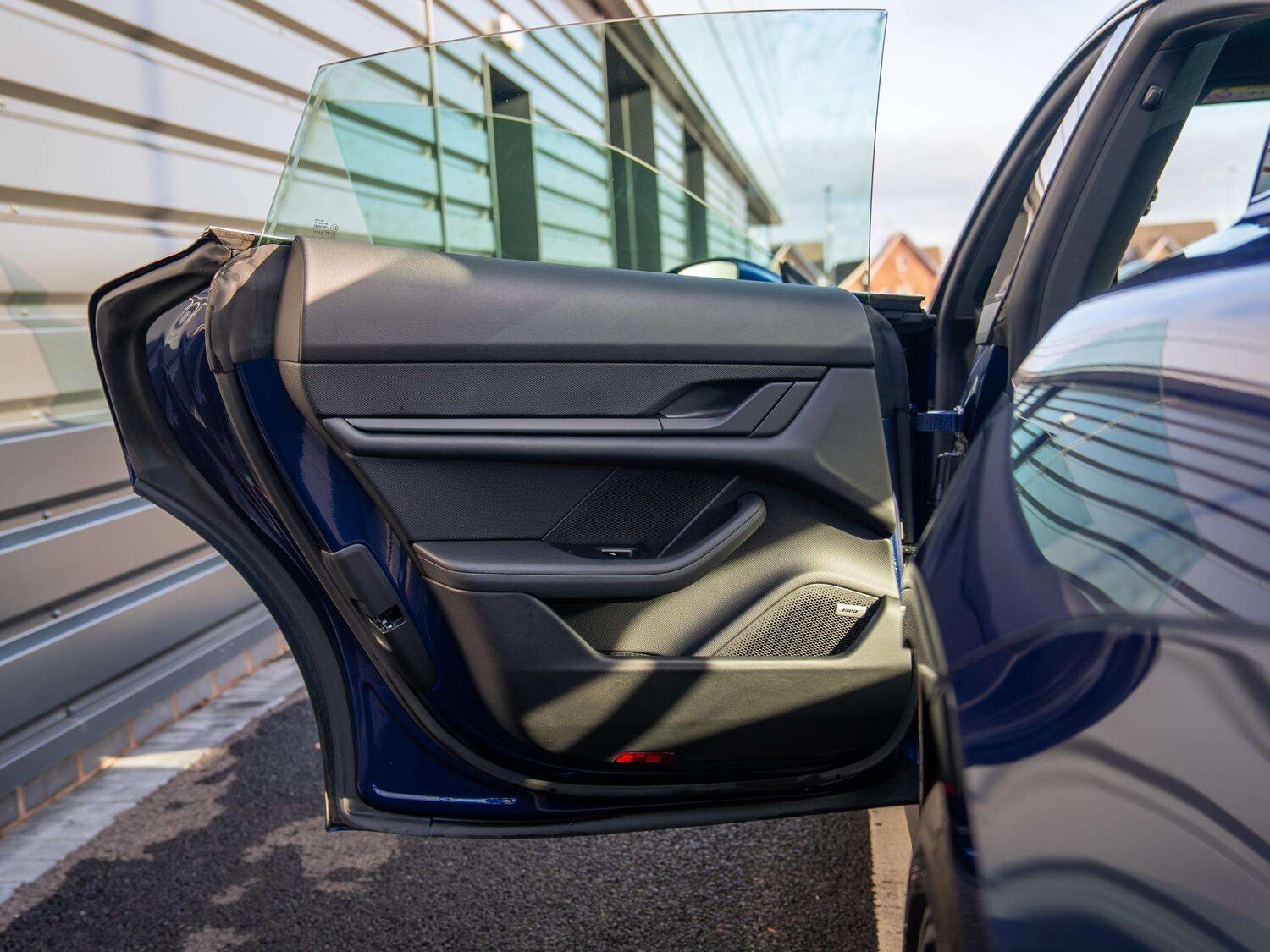 Used Porsche Taycan 2021 for sale - 77239902: Photo 31