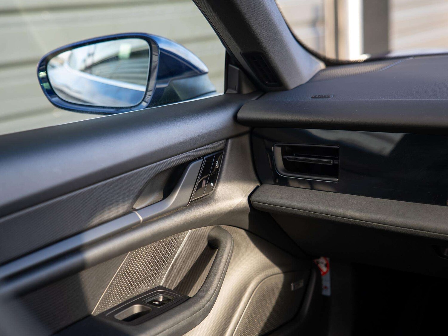 Used Porsche Taycan 2021 for sale - 77239902: Photo 33