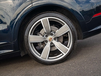 Used Porsche Cayenne 2023 for sale - 79556235: Photo