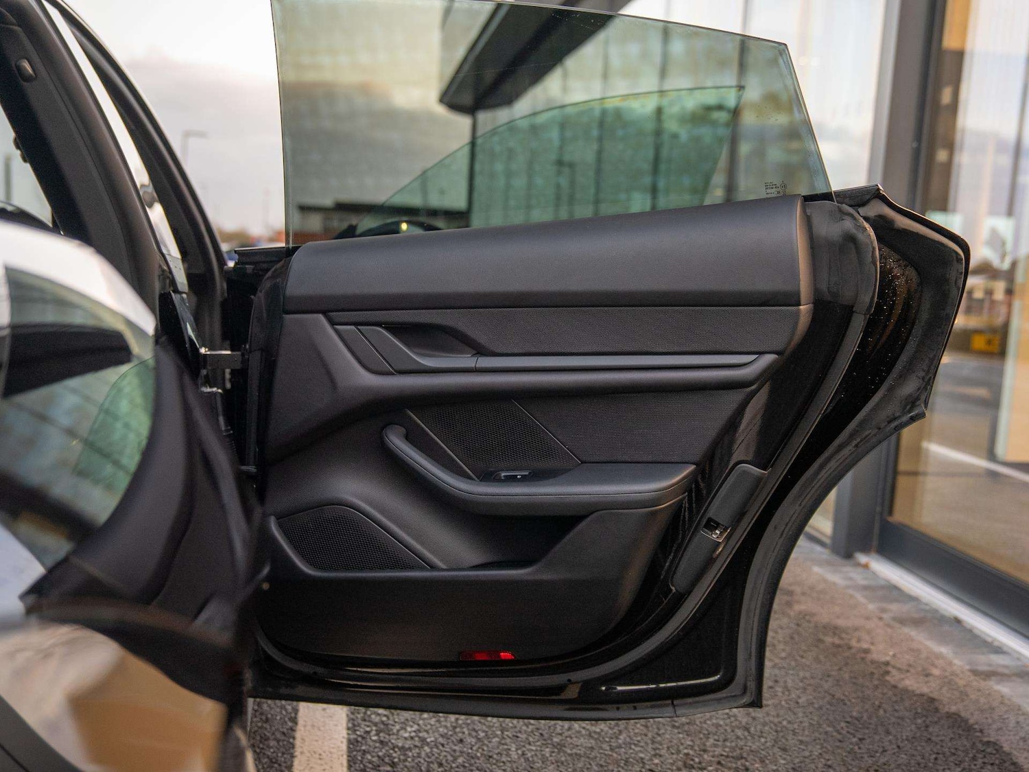 Used Porsche Taycan 2021 for sale - 77333838: Photo 30