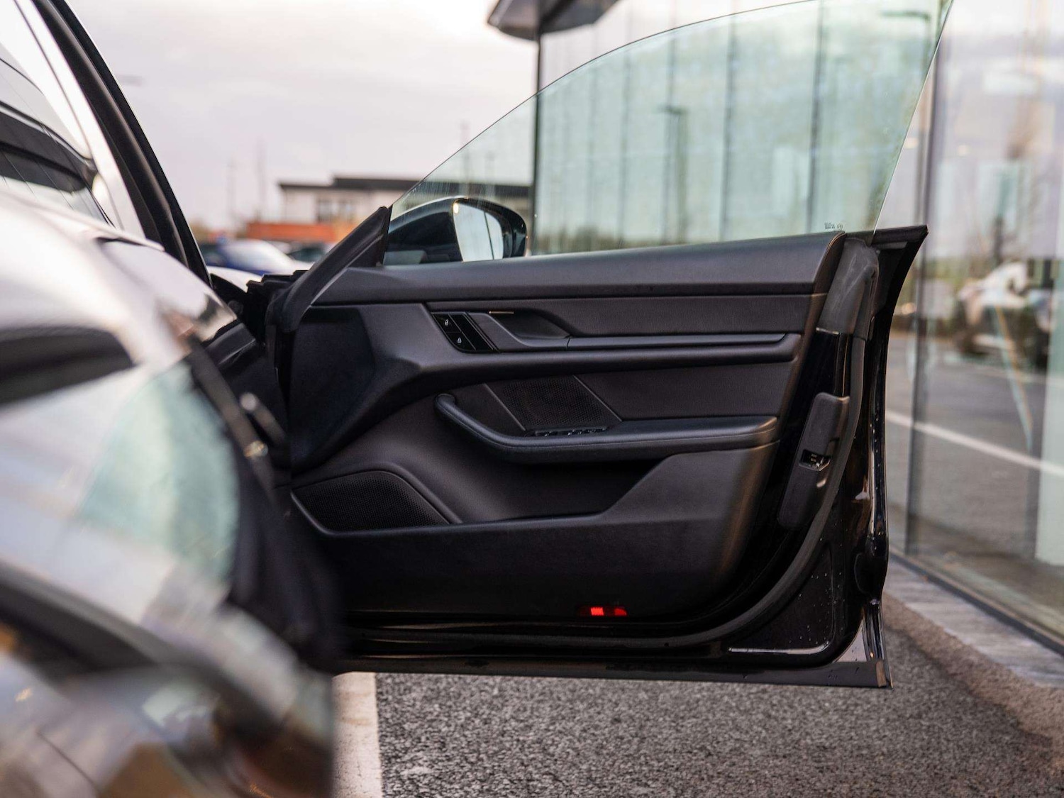 Used Porsche Taycan 2021 for sale - 77333838: Photo 31