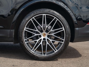 Used Porsche Cayenne 2024 for sale - 79364867: Photo