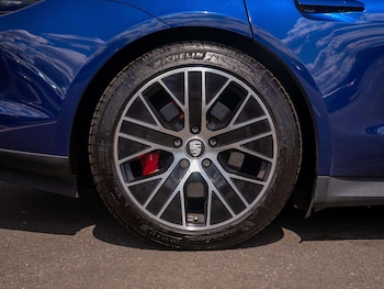 Used Porsche Taycan 2021 for sale - 78351962: Photo