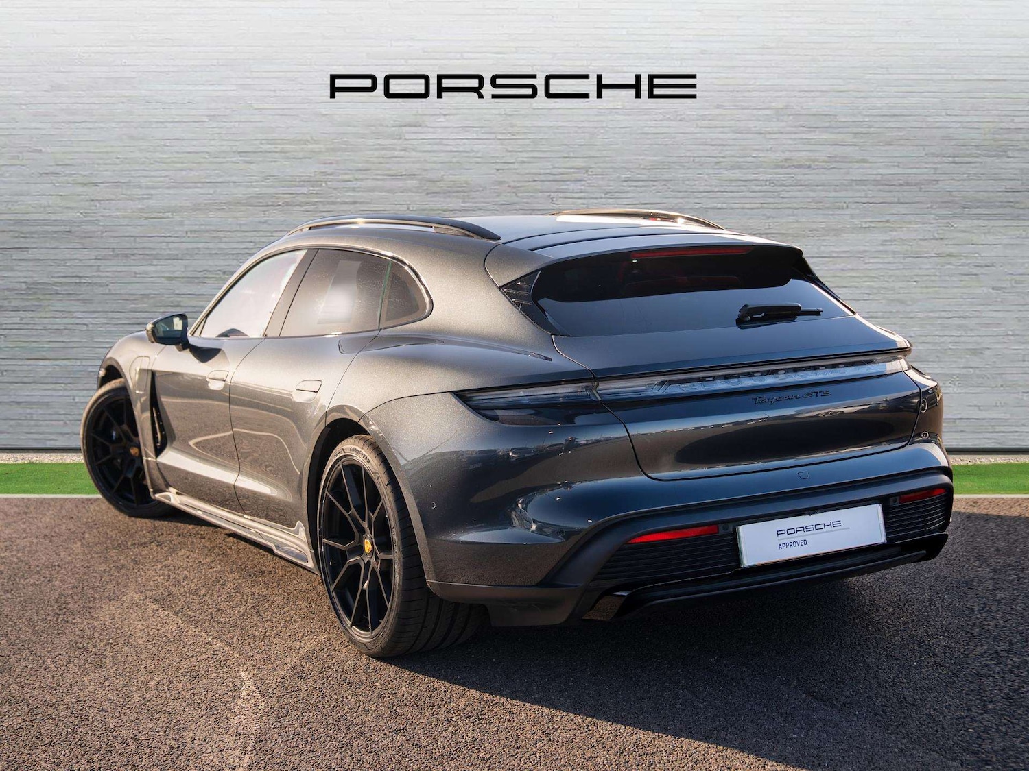 Used Porsche Taycan 2022 for sale - 78024467: Photo 2