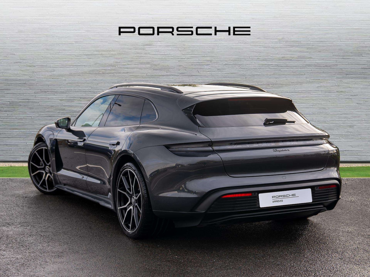 Used Porsche Taycan 2023 for sale - 76745965: Photo 2