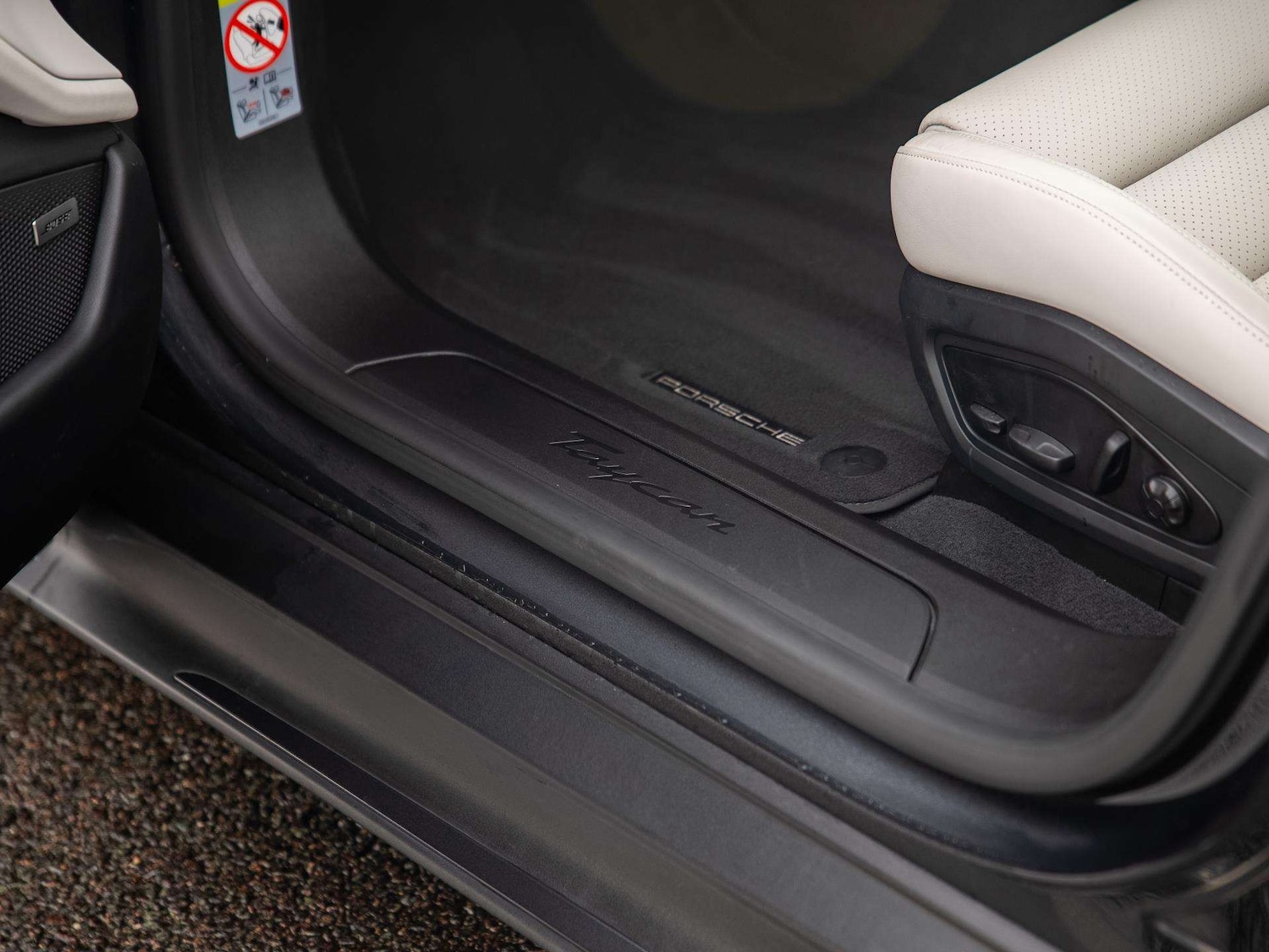 Used Porsche Taycan 2023 for sale - 76745965: Photo 32