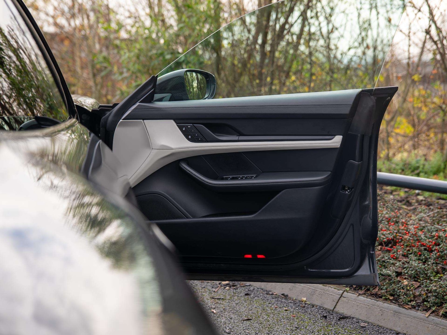 Used Porsche Taycan 2023 for sale - 76745965: Photo 33