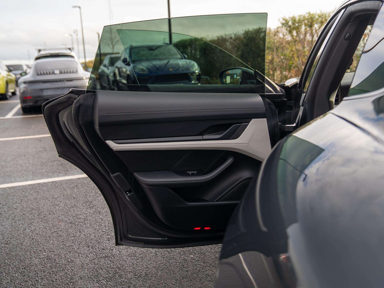 Used Porsche Taycan 2023 for sale - 76745965: Photo 34