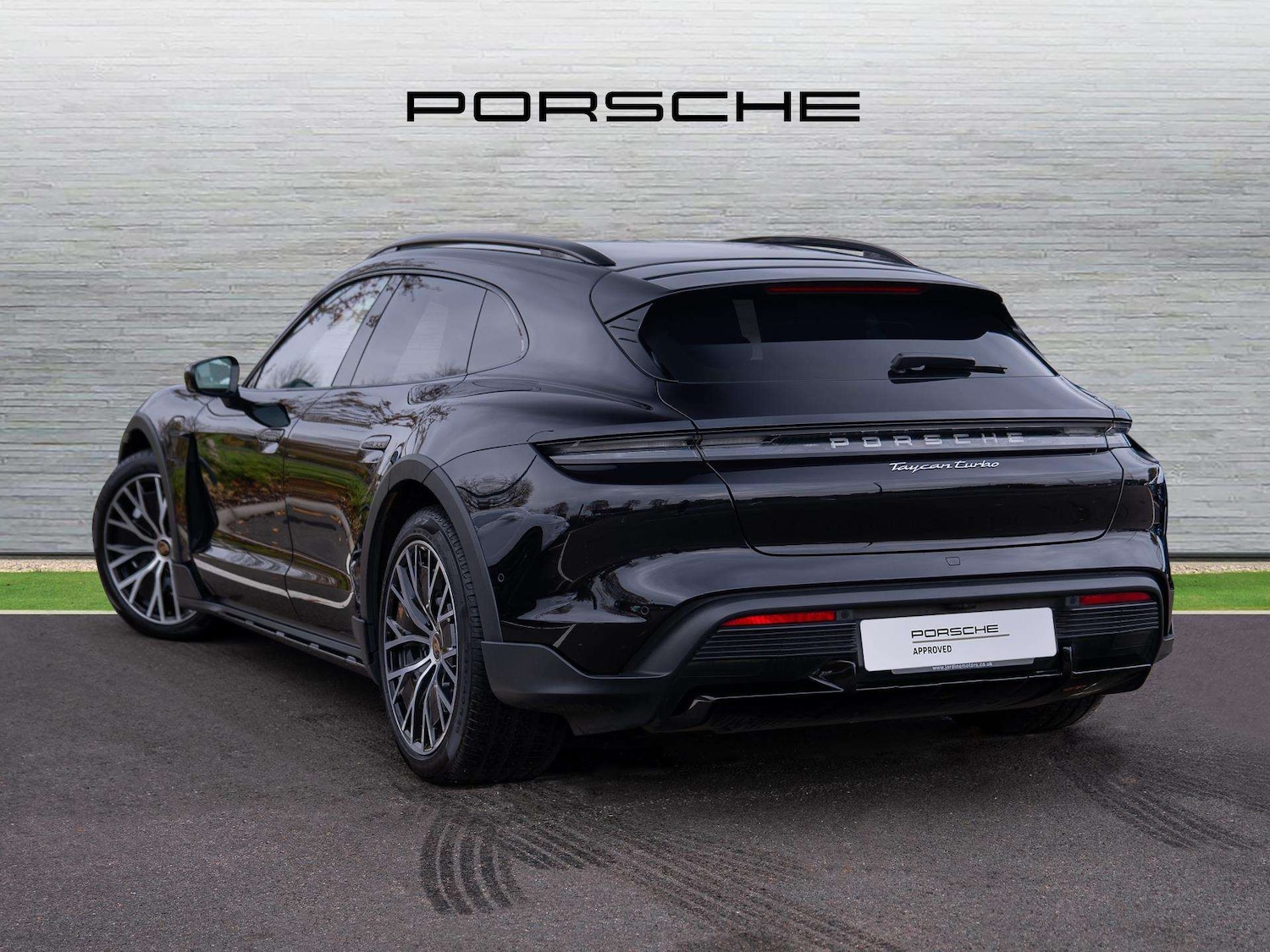 Used Porsche Taycan 2022 for sale - 76553076: Photo 2