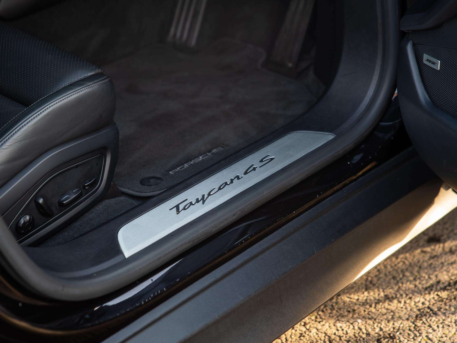 Used Porsche Taycan 2020 for sale - 76553273: Photo 32