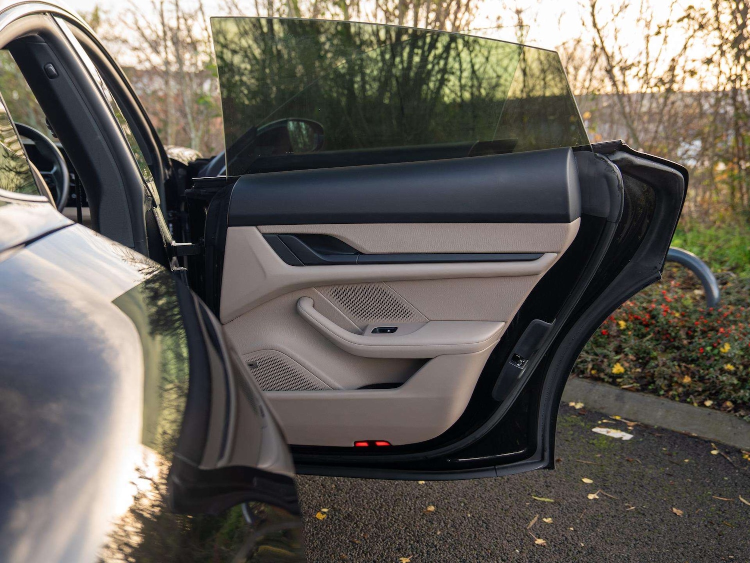 Used Porsche Taycan 2023 for sale - 76553196: Photo 31