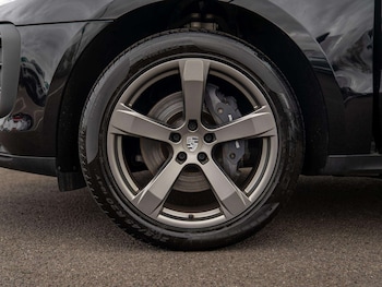 Used Porsche Macan 2023 for sale - 77727023: Photo