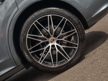 Used Porsche Cayenne 2026 for sale - 79810816: Photo