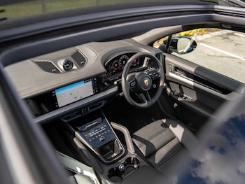 Used Porsche Cayenne 2025 for sale - 75217263: Photo
