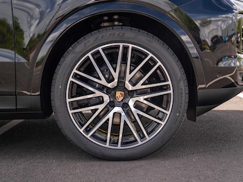 Used Porsche Cayenne 2025 for sale - 75217263: Photo