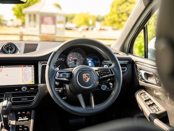 Used Porsche Macan 2024 for sale - 75271060: Photo