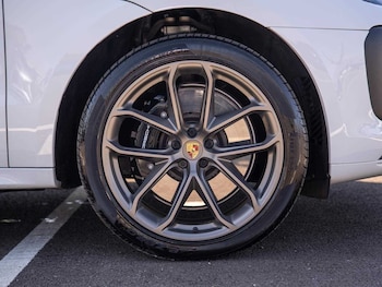 Used Porsche Macan 2024 for sale - 75271060: Photo