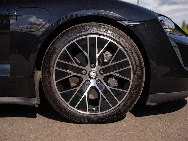 Used Porsche Taycan 2023 for sale - 75417928: Photo 4