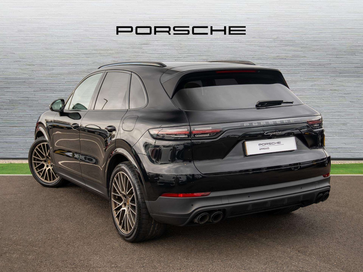 Used Porsche Cayenne 2023 for sale - 78023980: Photo 2