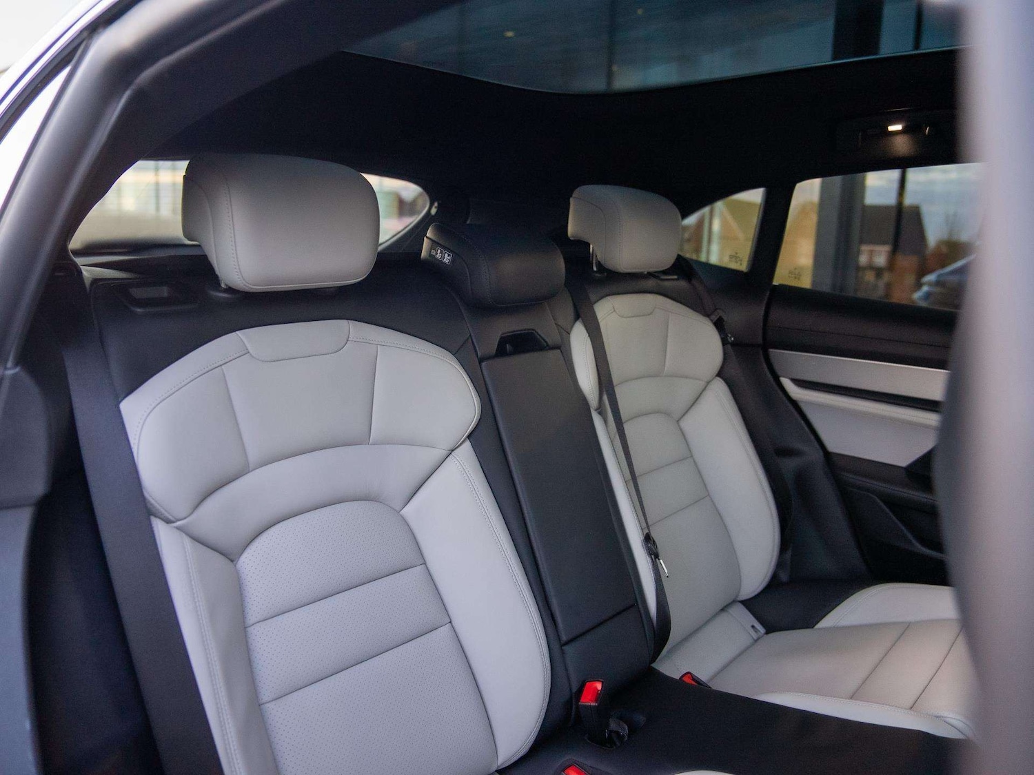 Used Porsche Taycan 2023 for sale - 76978740: Photo 11