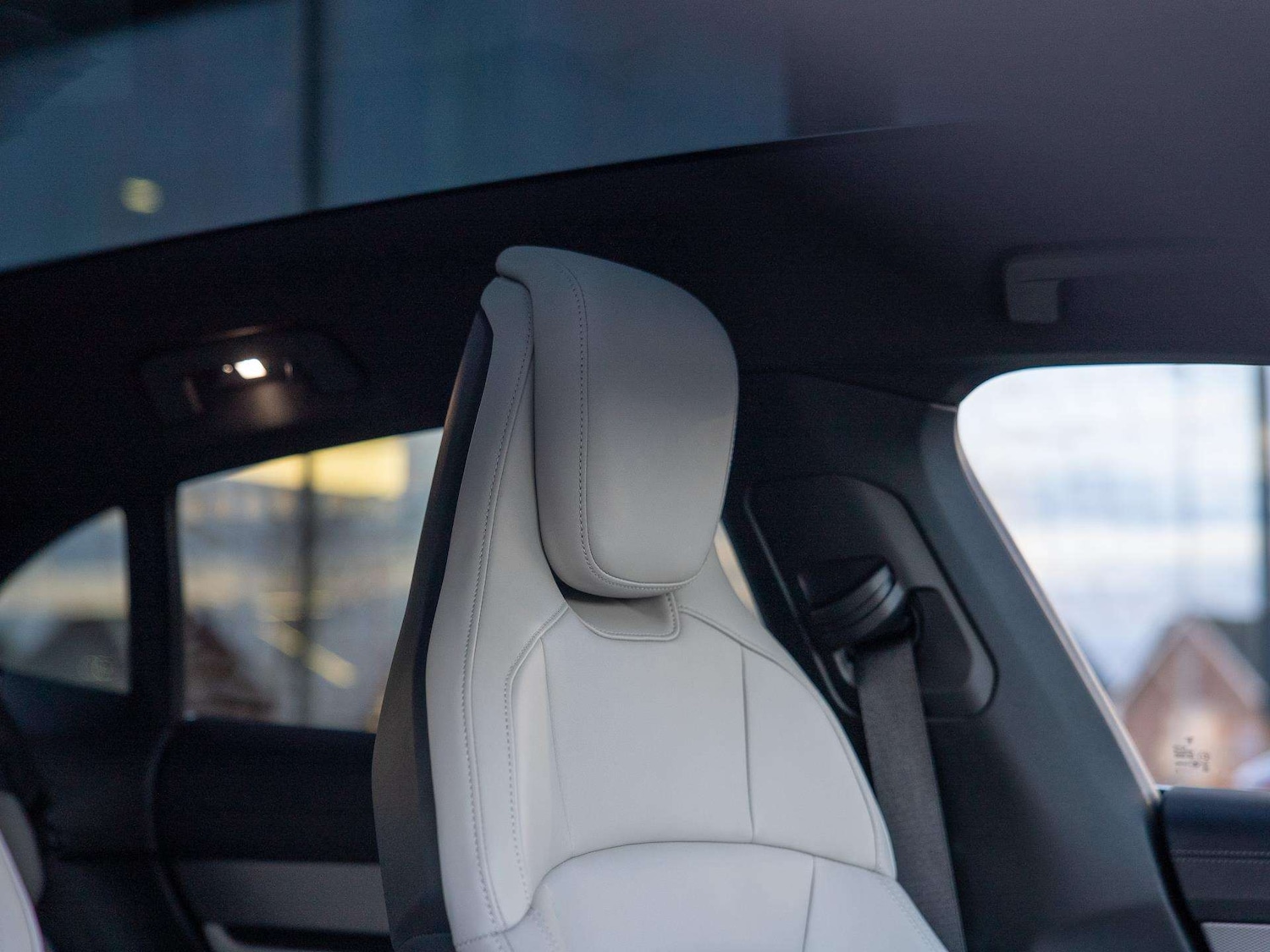 Used Porsche Taycan 2023 for sale - 76978740: Photo 12