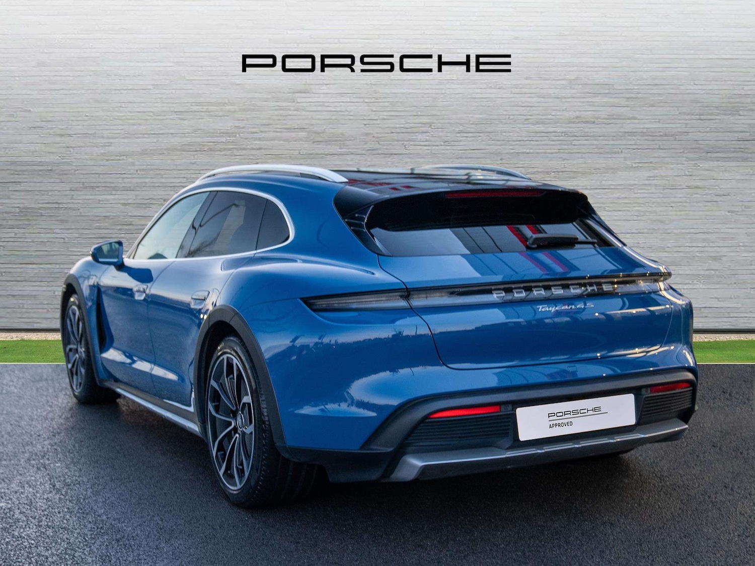 Used Porsche Taycan 2023 for sale - 76978740: Photo 2