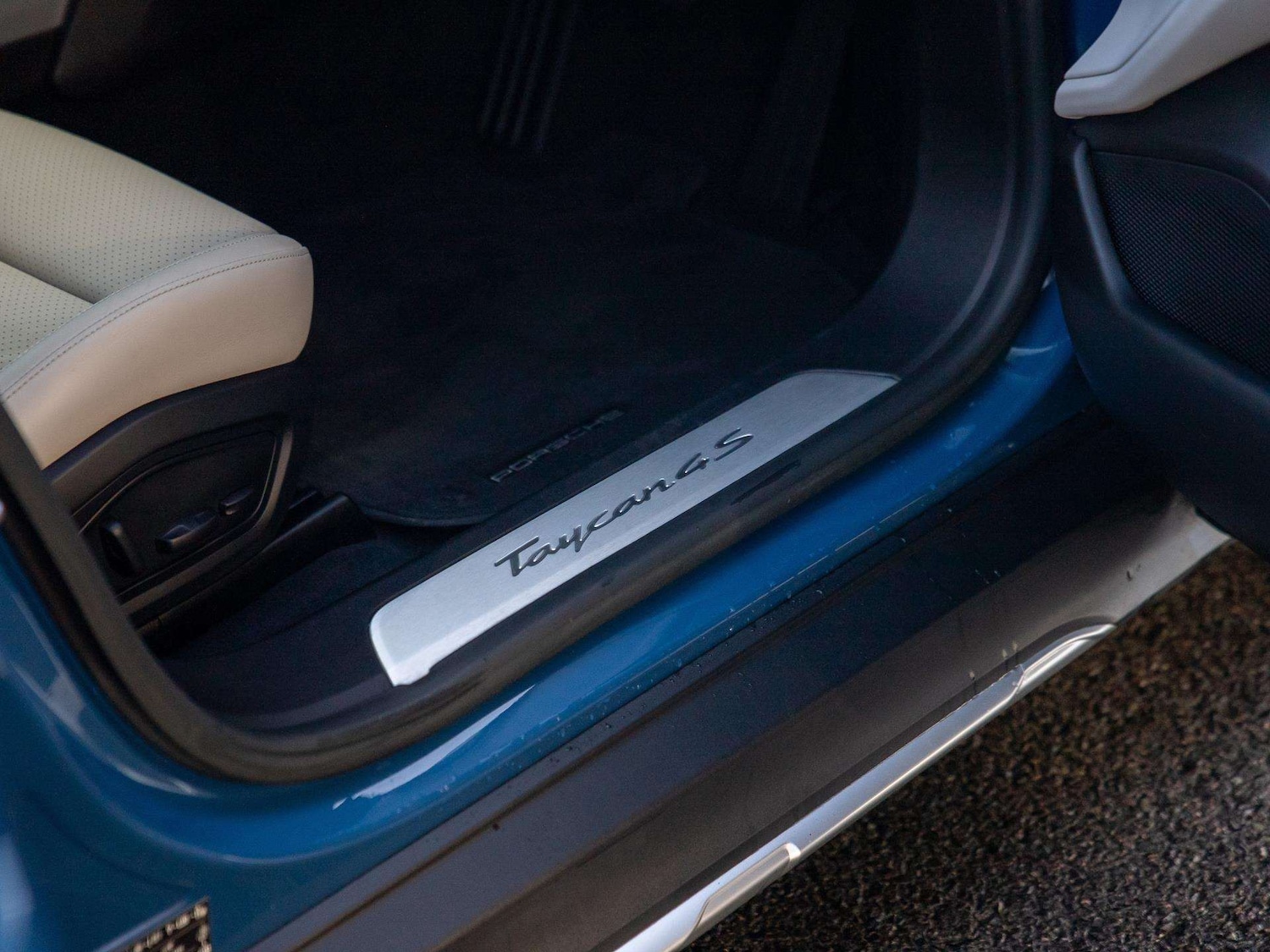 Used Porsche Taycan 2023 for sale - 76978740: Photo 30